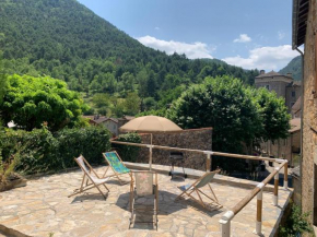 GITE AVEC GRANDE TERRASSE